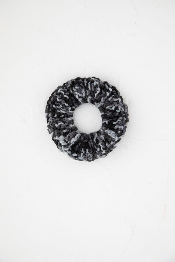 CROCHET SCRUNCHIE CHARCOAL