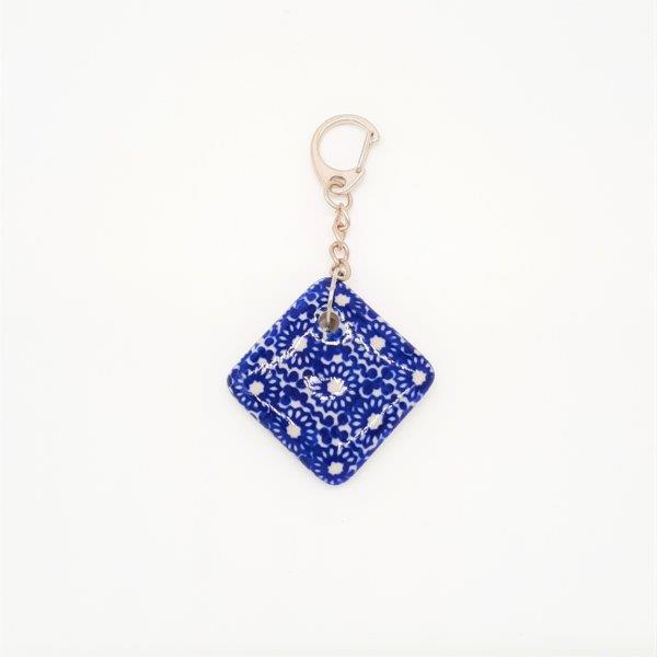KEYCHAIN PENDANT DIAMOND SHAPE BLUE STARBURST
