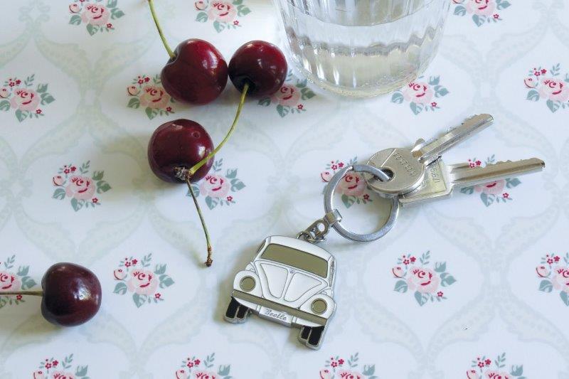 VW BEETLE KEY RING IN GIFT TIN - WHITE