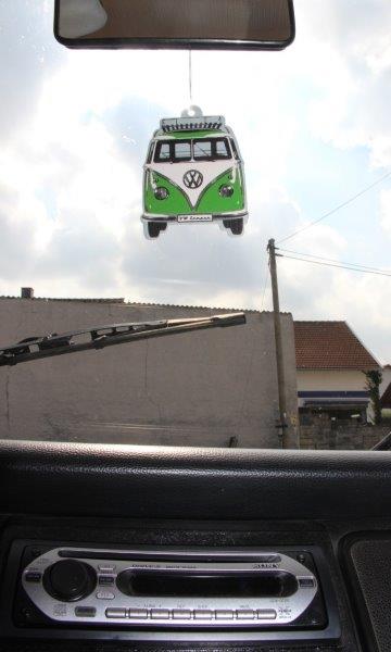 VW T1 BUS AIR FRESHENER - APPLE/GREEN