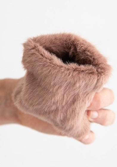 Fuzzy Pinch Pouch Dusty Rose