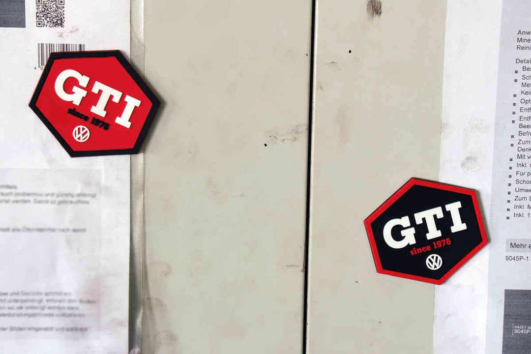 VW GTI RUBBER MAGNET 2pc SET - HEXAGON/2 COLOURS