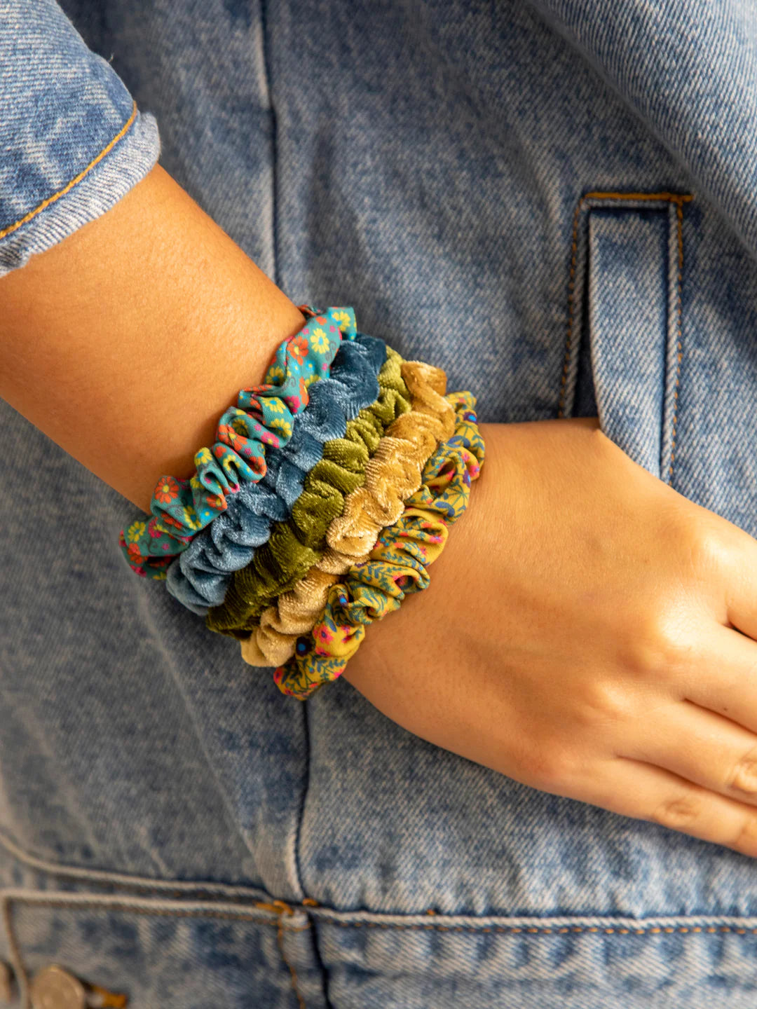 SCRUNCHIES MIXED SET OF 5 GREEN GOLD