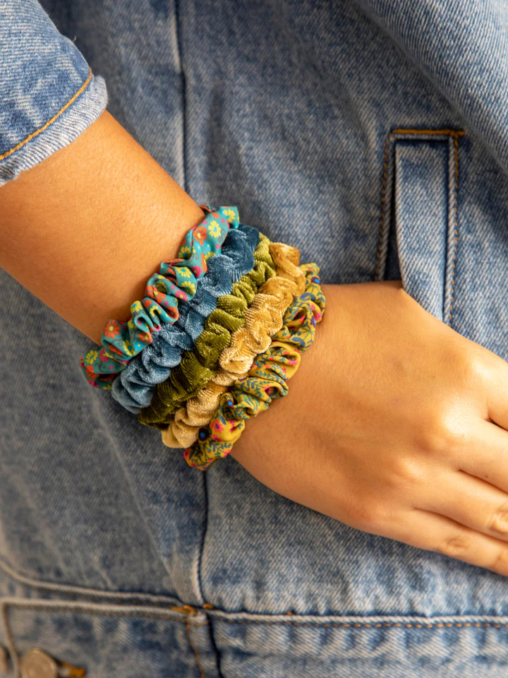 SCRUNCHIES MIXED SET OF 5 GREEN GOLD