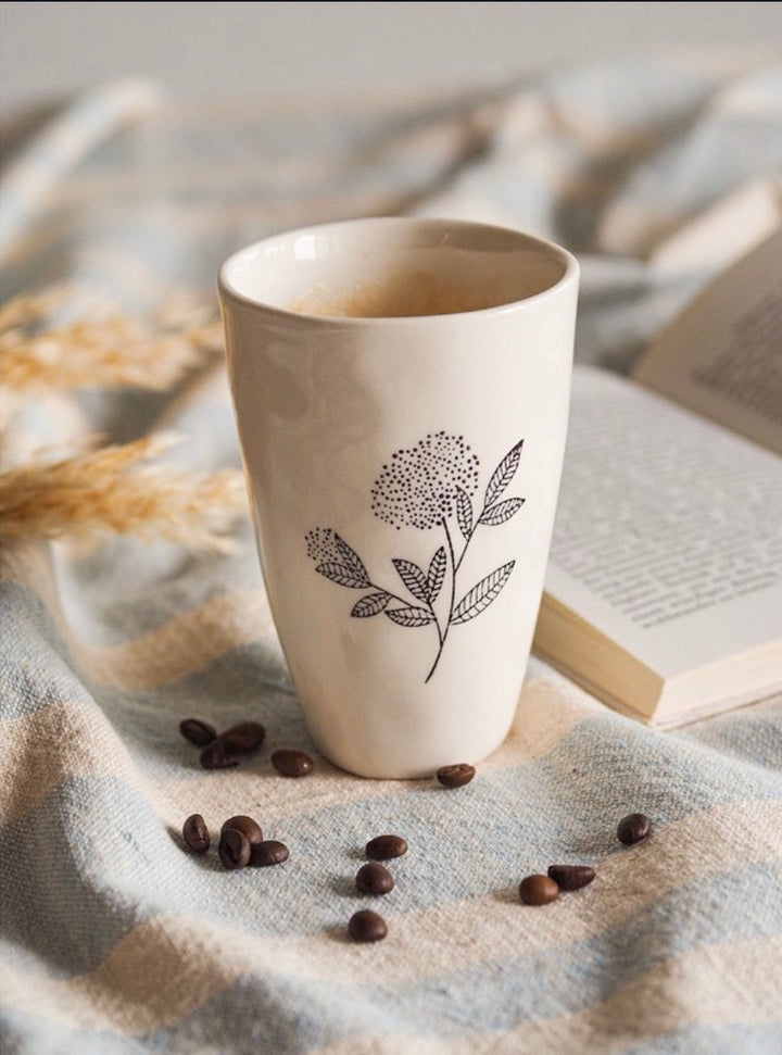 MUG BLK & WHT DOTTED FLOWER 300M