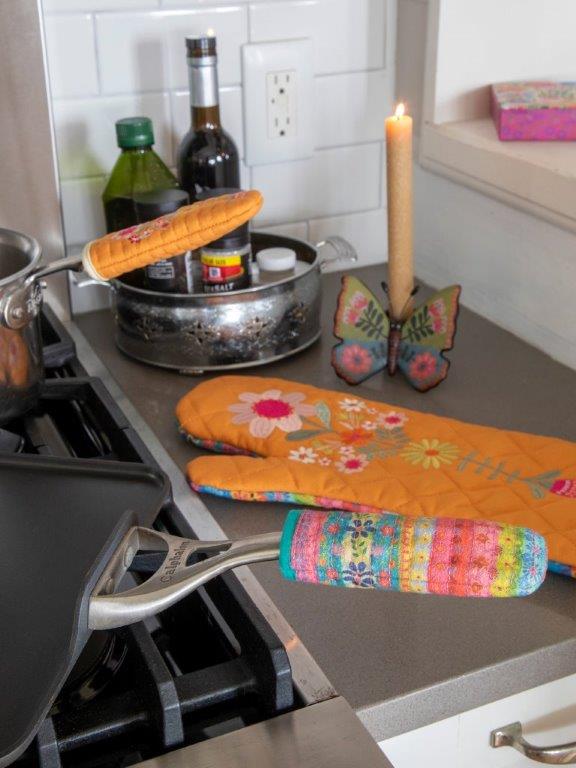 Bake Happy Oven Mitt Floral