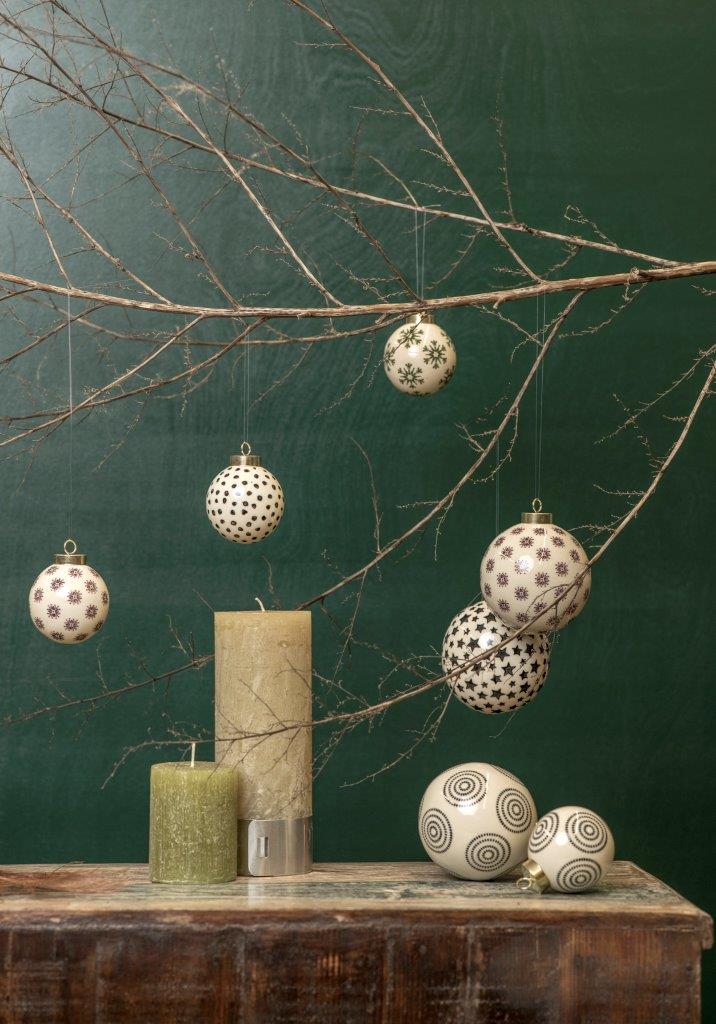 DEC PORCELAIN BALL PUR/CHRYSTALS 8CM