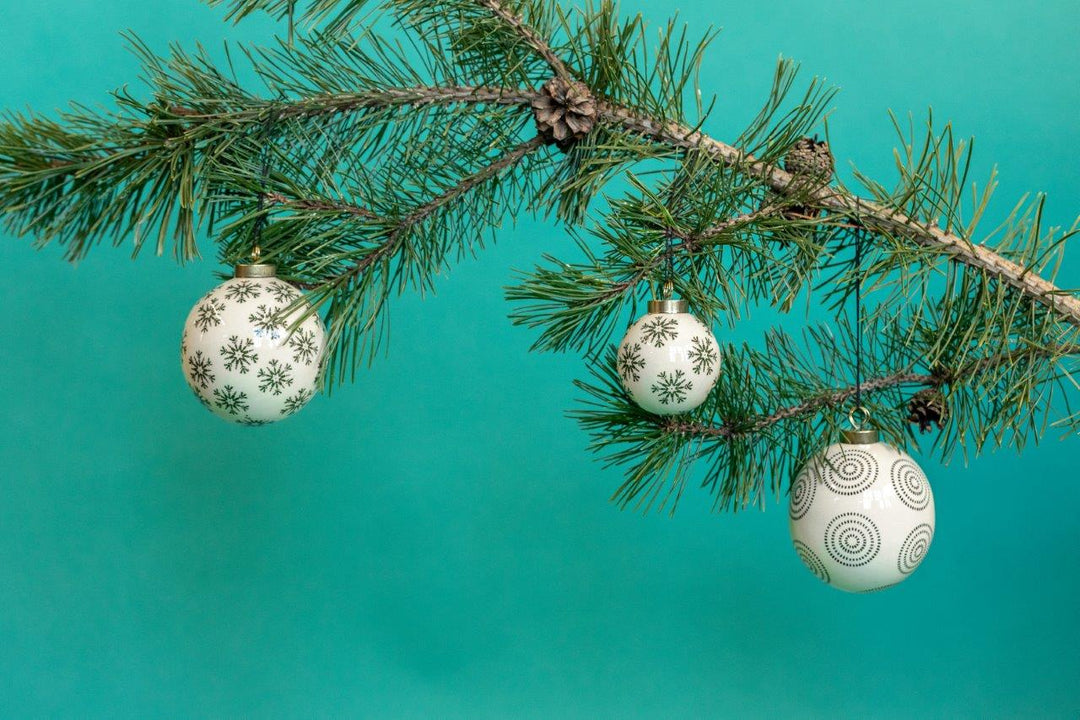 DEC PORCELAIN BALL ICICLES 8CM